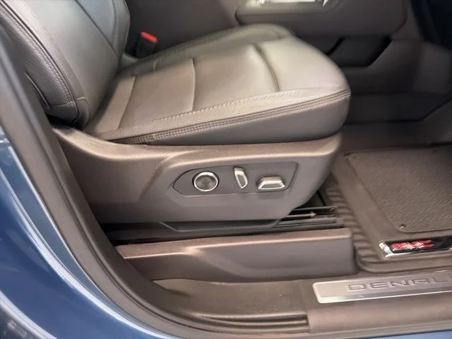 Used 2025 Blue GMC Denali image 19