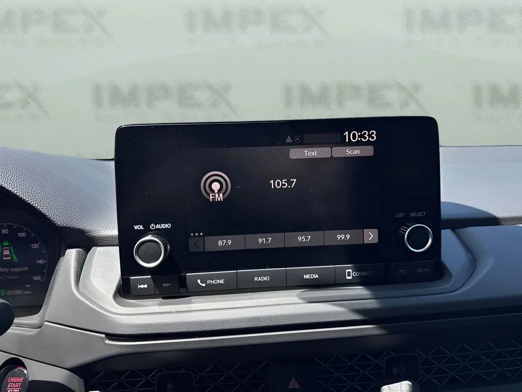 Used 2025 White Honda SE image 18