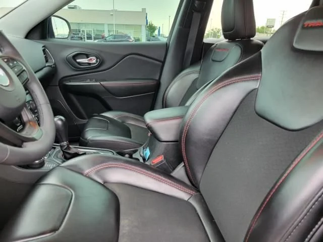 Used 2022 White Jeep Trailhawk 4x4 image 19
