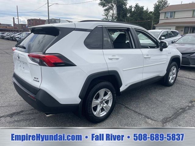 2021 Toyota RAV4 XLE - Photo 8