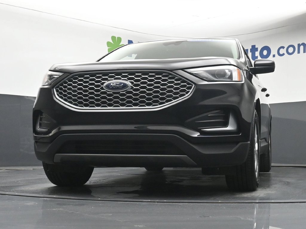 Used 2023 Black Ford SEL image 7