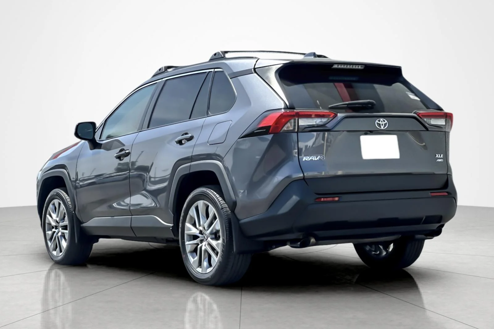 Certified Used 2022 MAGNETIC GRAY Toyota XLE Premium image 3