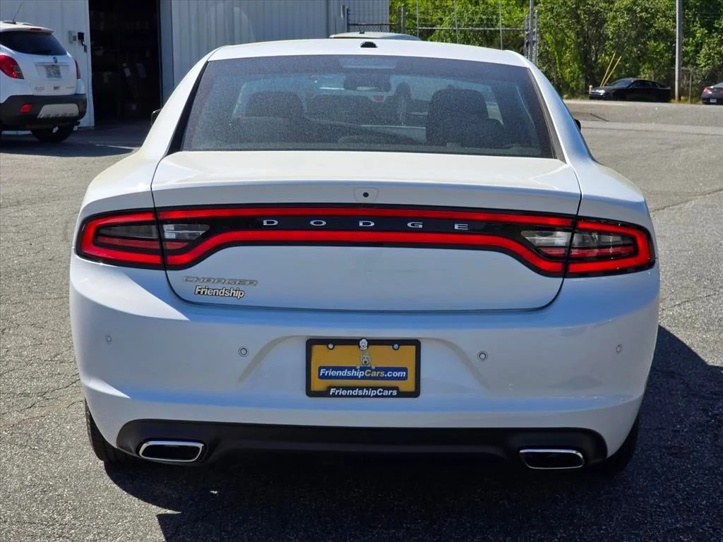 Used 2022 White Dodge SXT image 25