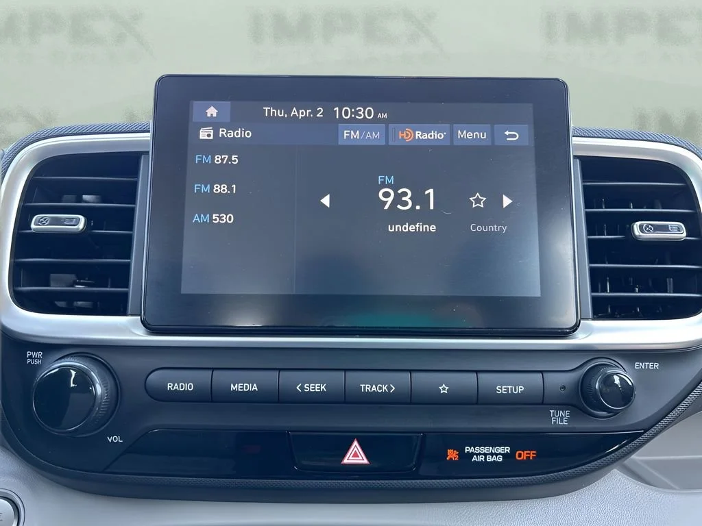Used 2025 White Hyundai SEL image 17