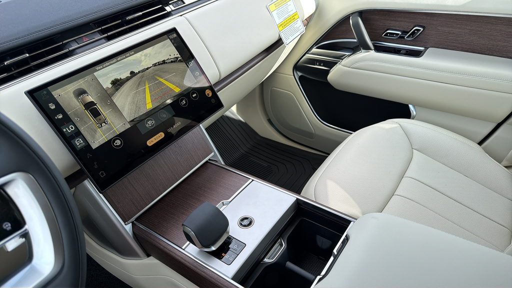 New 2026 Santorini Black Land Rover SE image 24