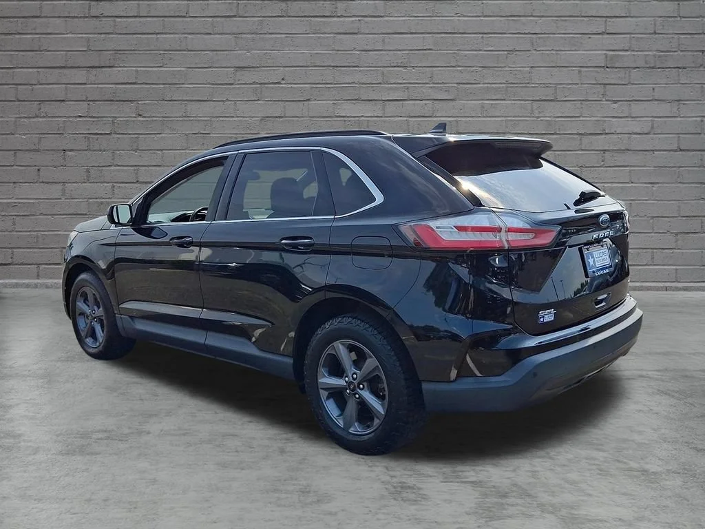 Used 2022 Black Ford SEL image 8