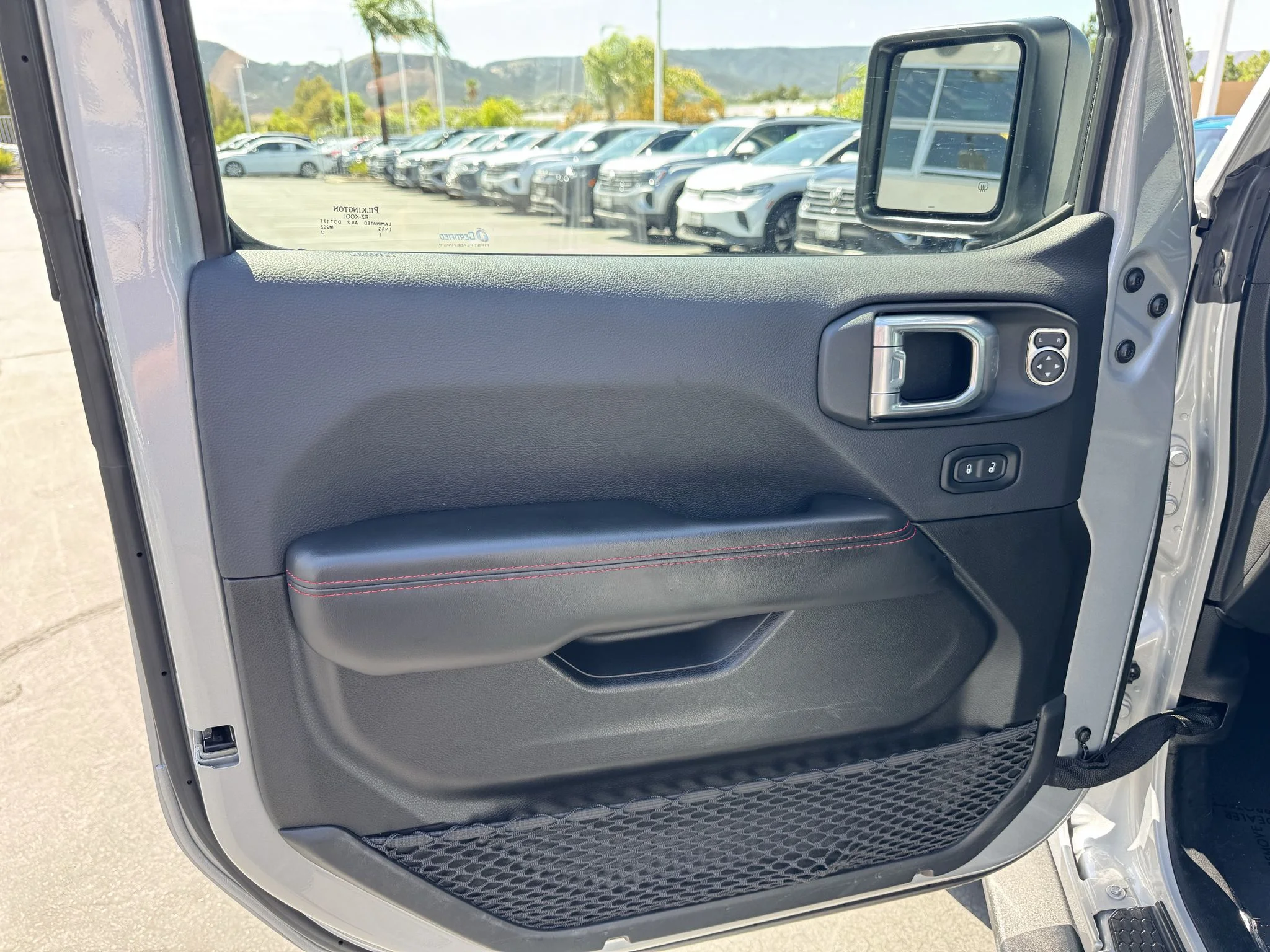 Used 2024 Silver Zynith Clearcoat Jeep Rubicon X image 15