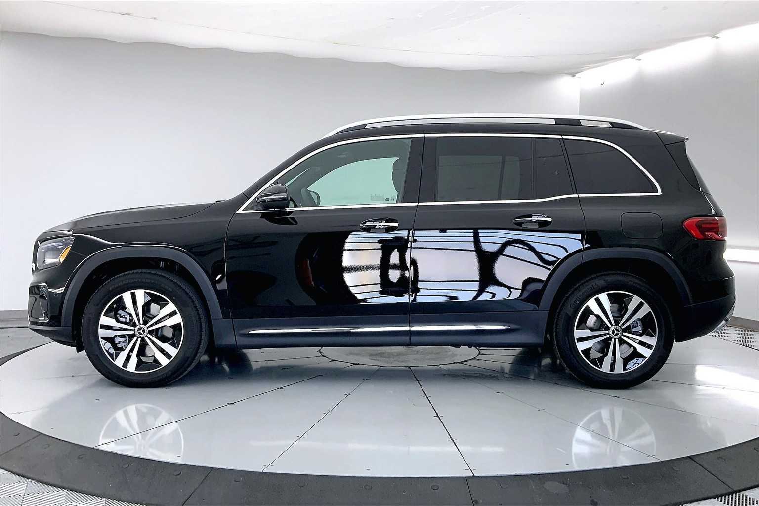 New 2026 Night Black Mercedes-Benz GLB 250 image 3