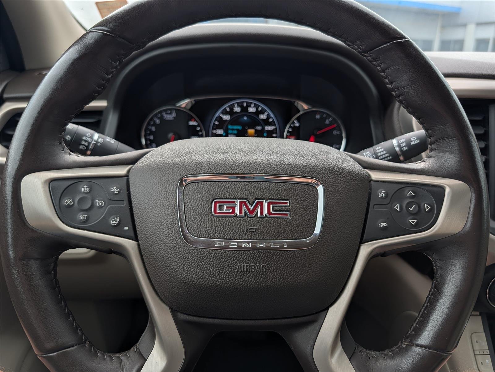 Used 2018 White Frost Tricoat GMC Denali image 24