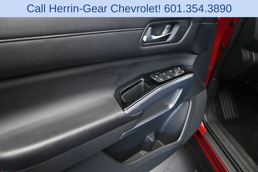 Used 2023 Red Nissan SL image 11