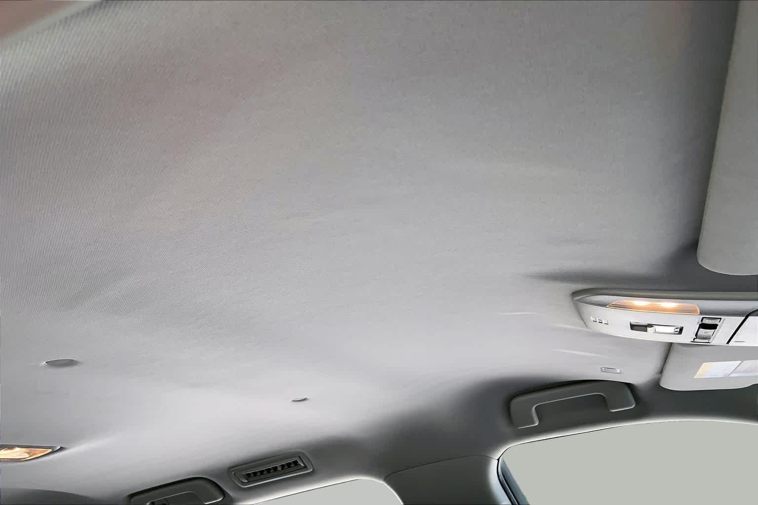 Used 2022 Wind Chill Pearl Toyota LE image 14