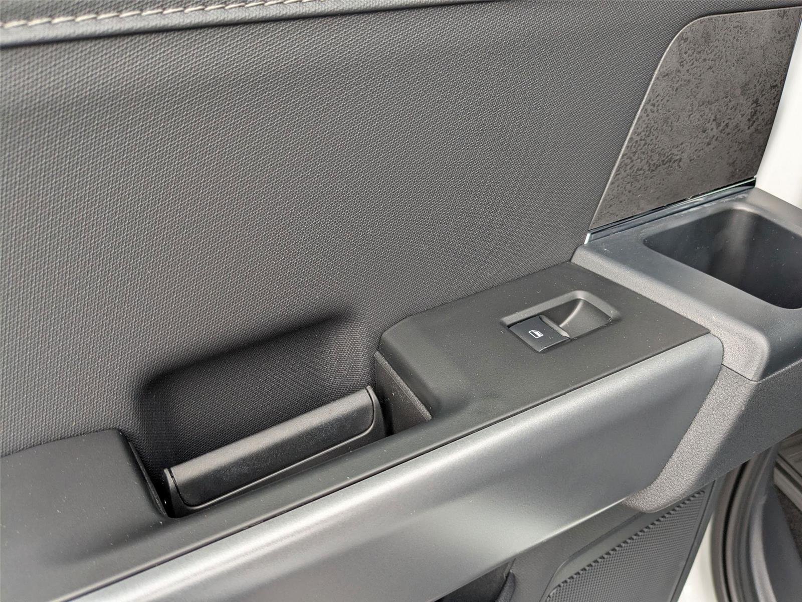 New 2026 Oxford White Ford XLT image 25