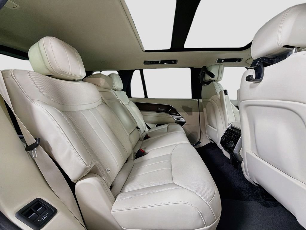 New 2027 Fuji White Land Rover SE image 29