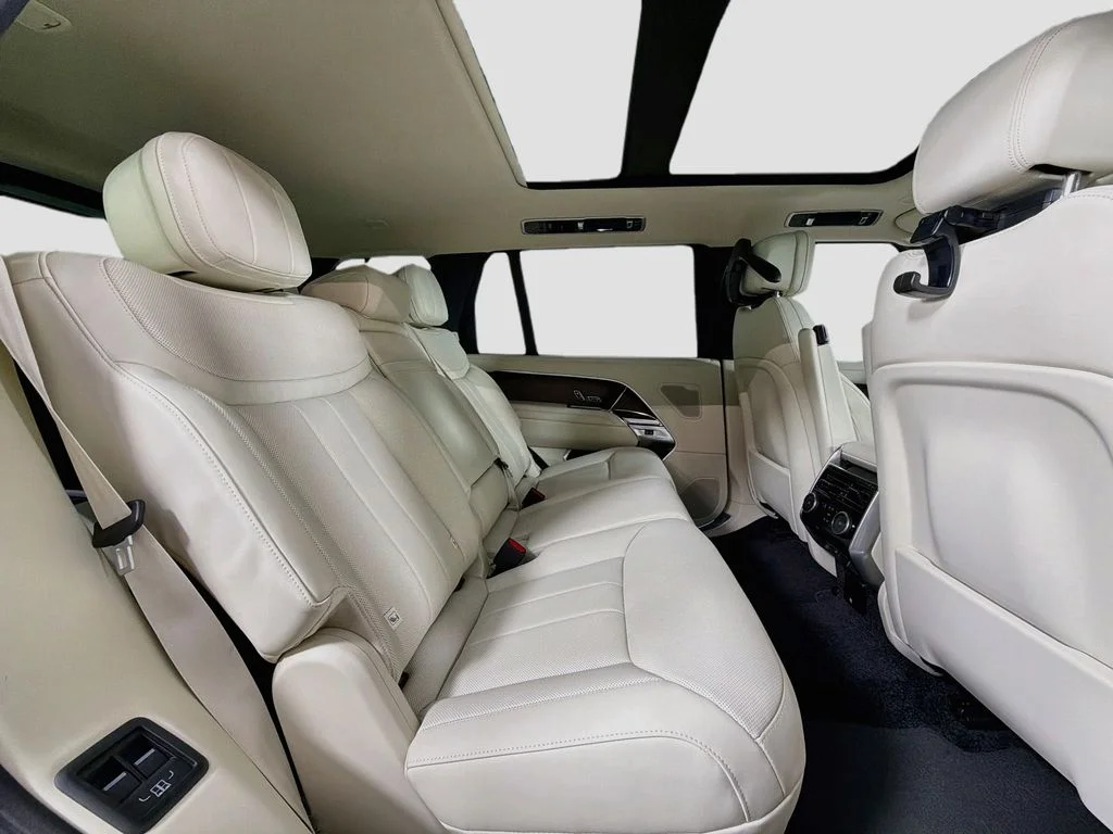 New 2027 Fuji White Land Rover SE image 29