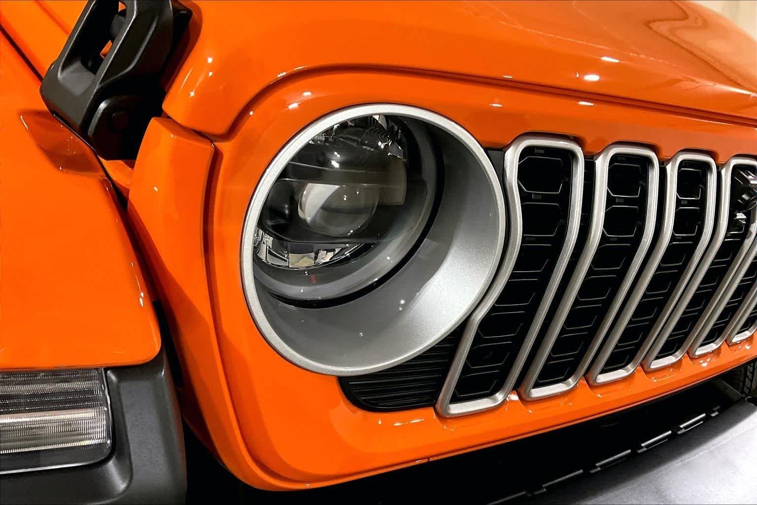 Used 2025 Joose Jeep Sahara image 25
