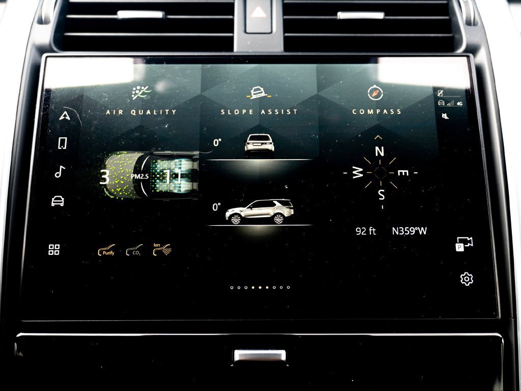 Used 2024 Gray Land Rover Dynamic SE image 24