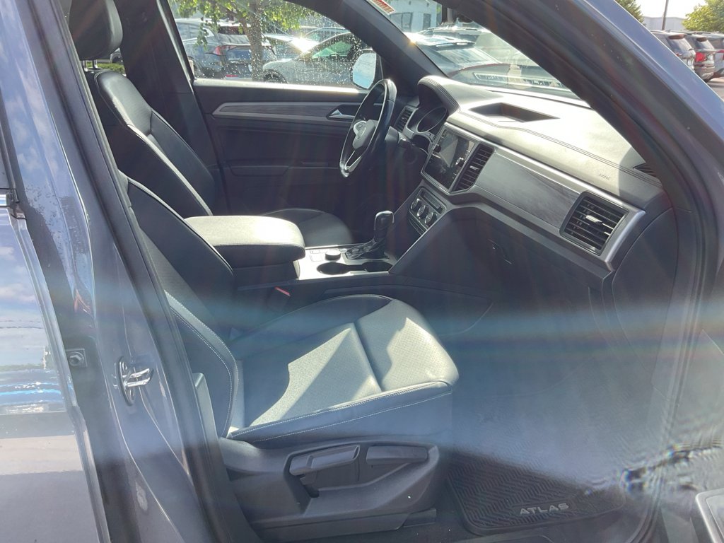 Used 2020 Gray Volkswagen 2.0T SE w/Technology image 12