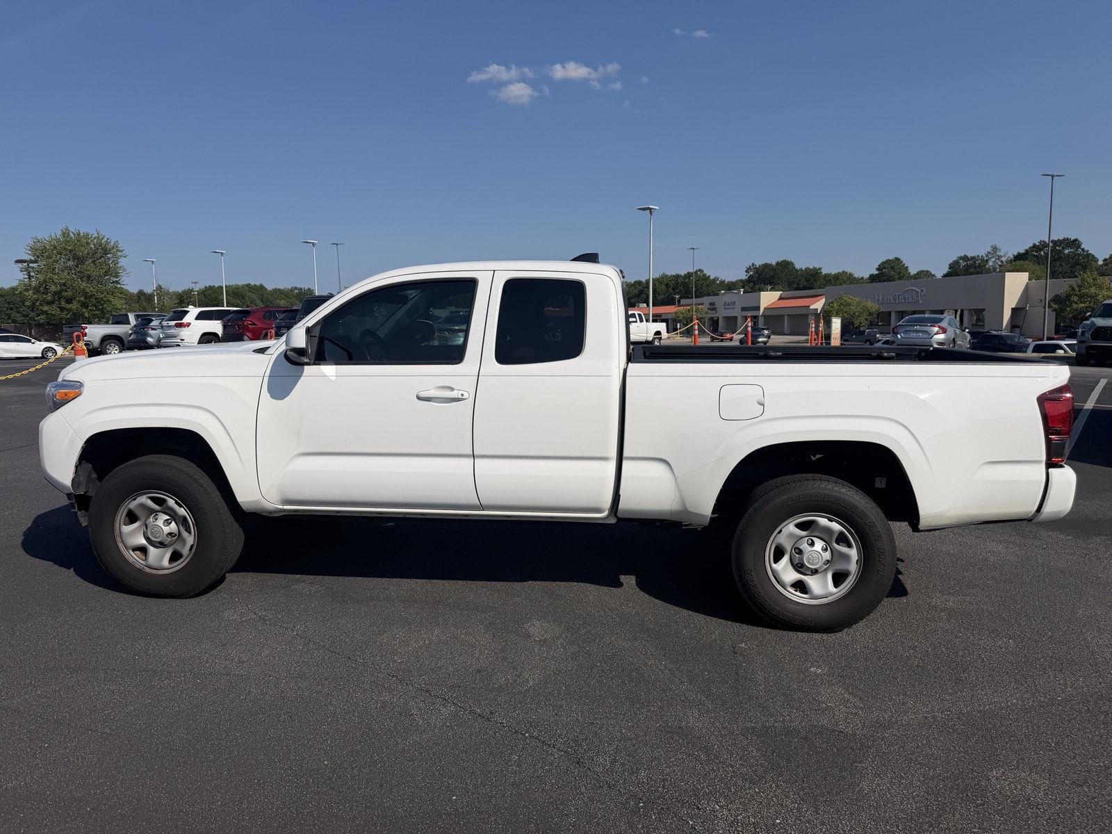 Used 2023 Ice Cap Toyota SR V6 image 8