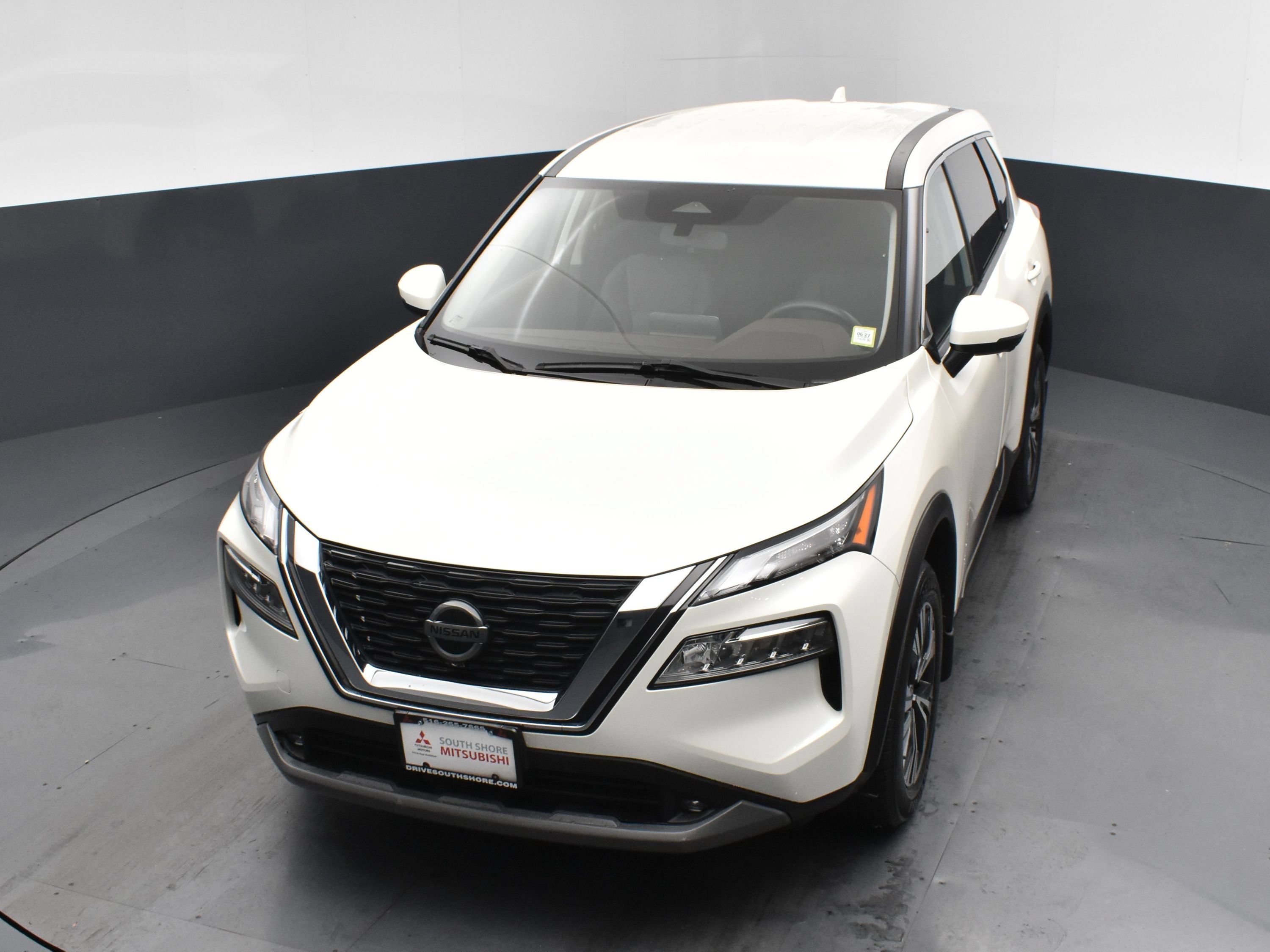 Used 2021 Pearl White Tricoat Nissan SV image 16