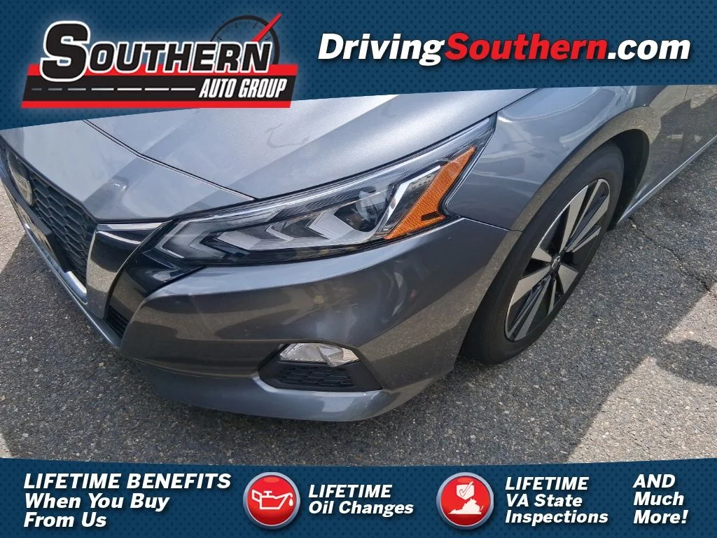 Used 2022 Gray Nissan 2.5 SV image 1