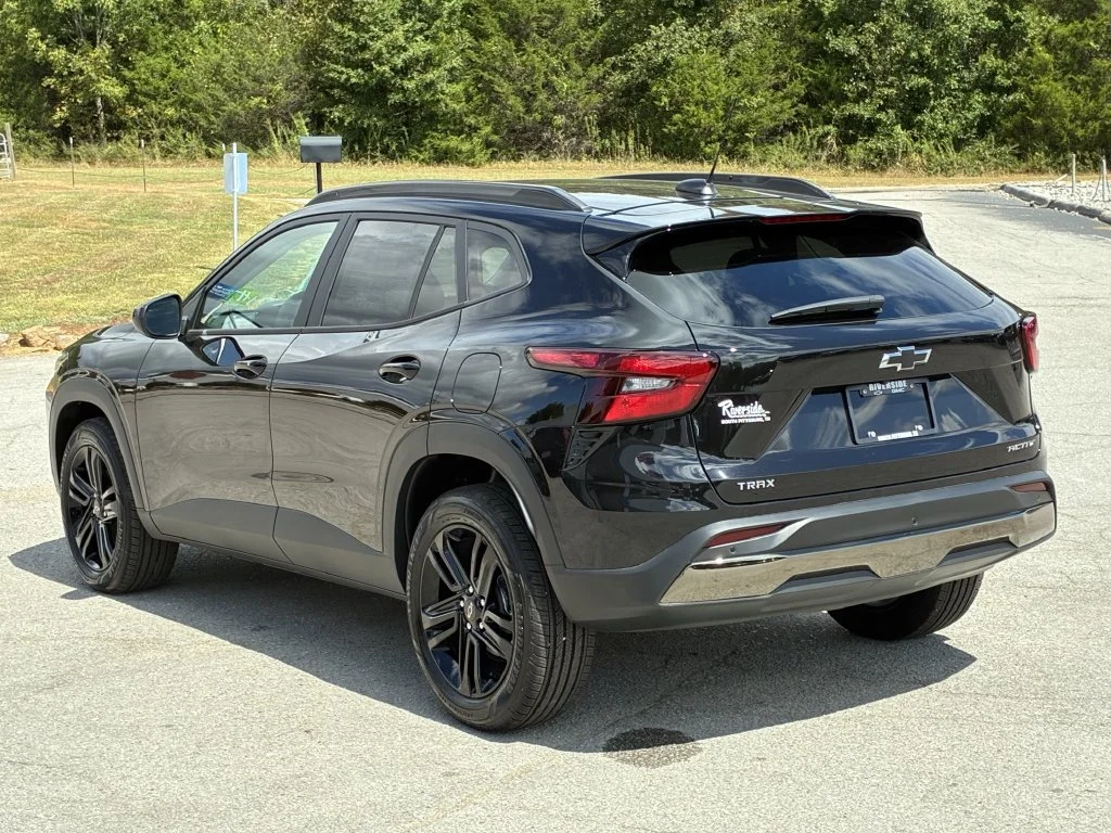 New 2026 Mosaic Black Metallic Chevrolet ACTIV image 7