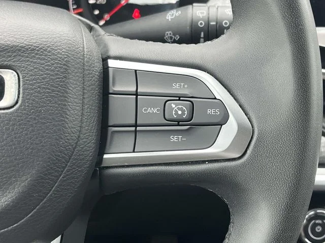Used 2024 Silver Zynith Jeep Latitude image 23