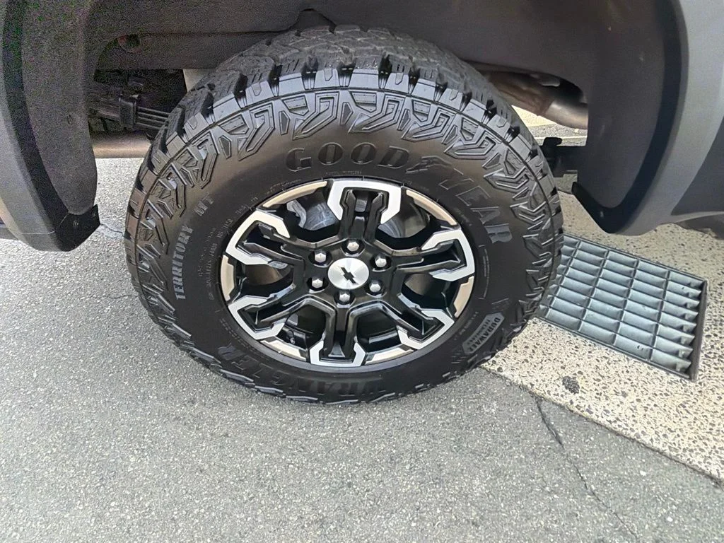 Used 2025 Black Chevrolet ZR2 image 34