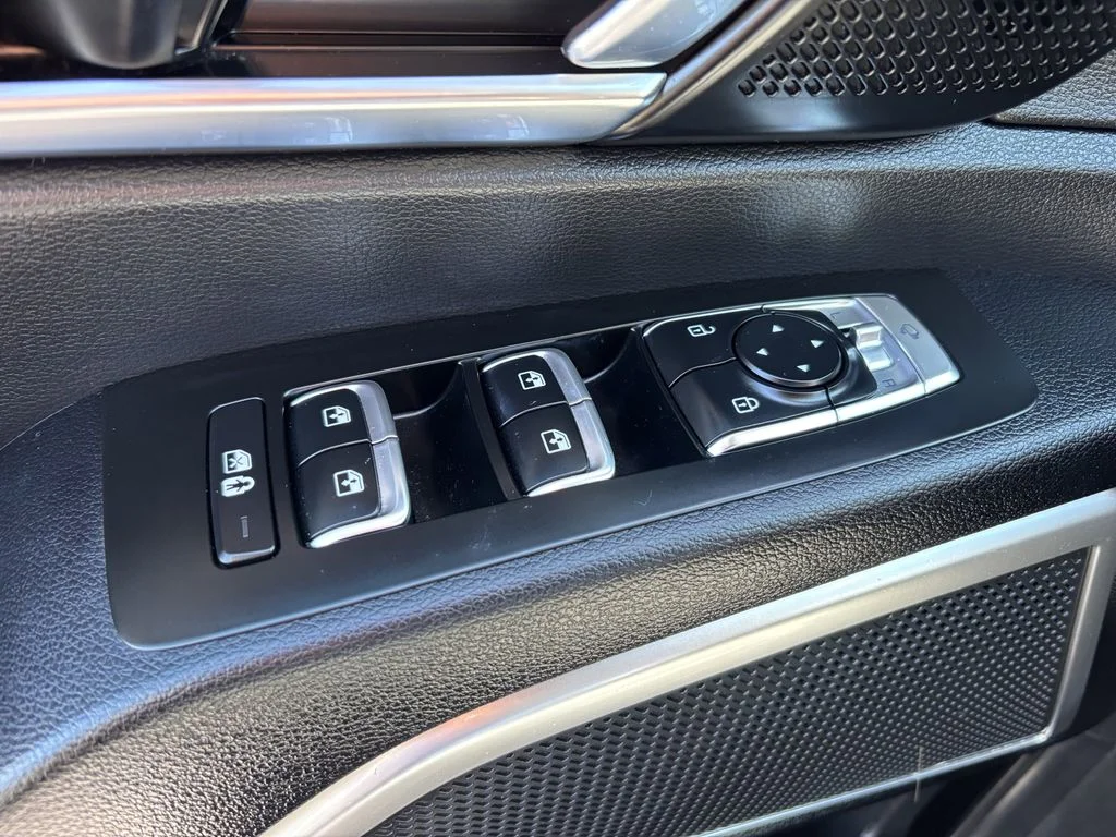 Used 2021 Black Kia EX image 15