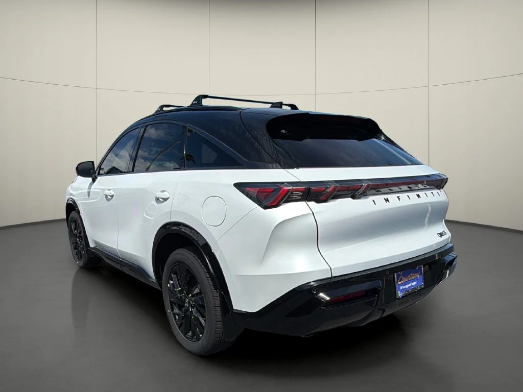 New 2027 2T RAD WHT INFINITI Sport AWD image 5