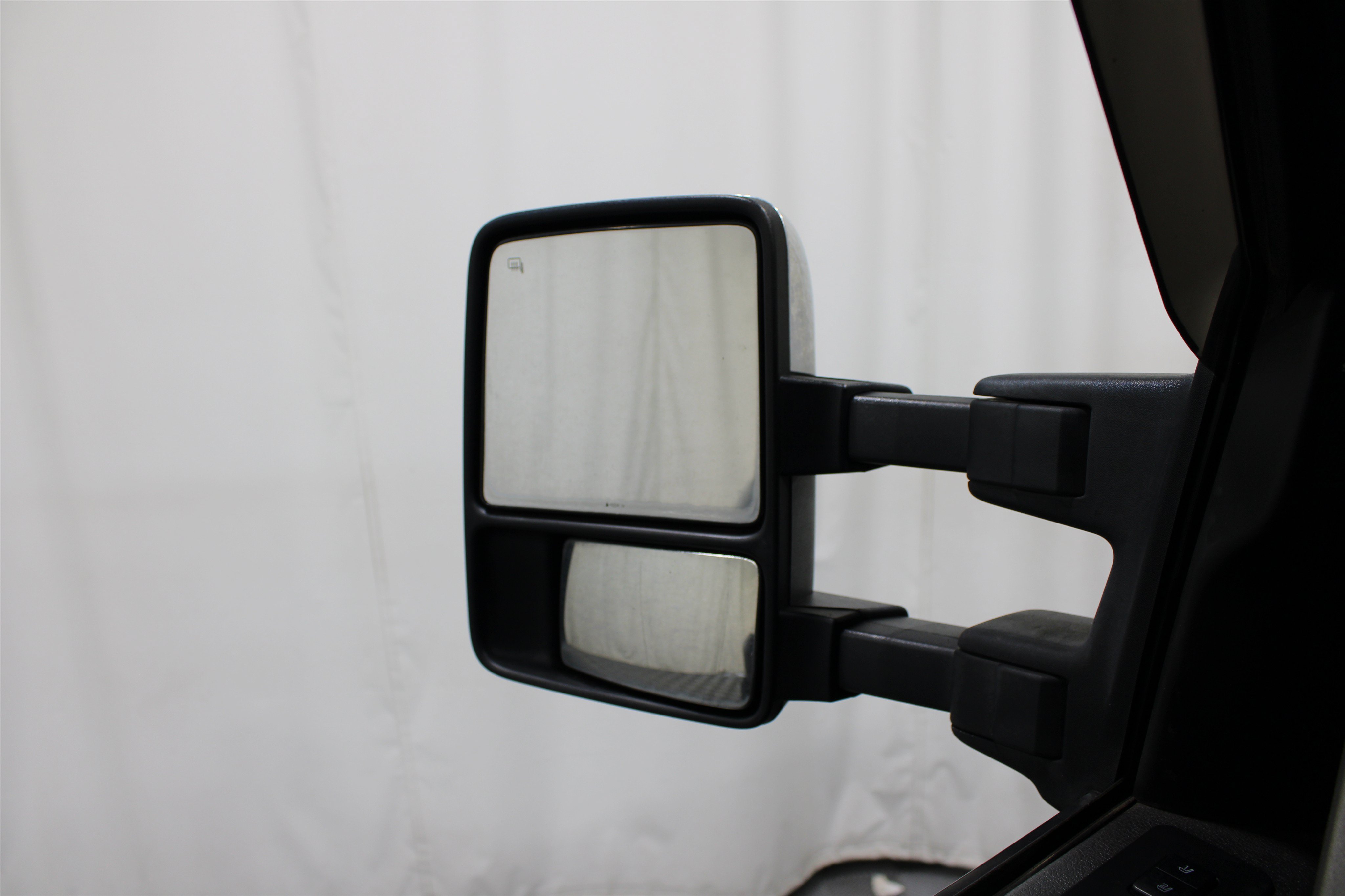 Used 2016 Shadow Black Ford Lariat image 9