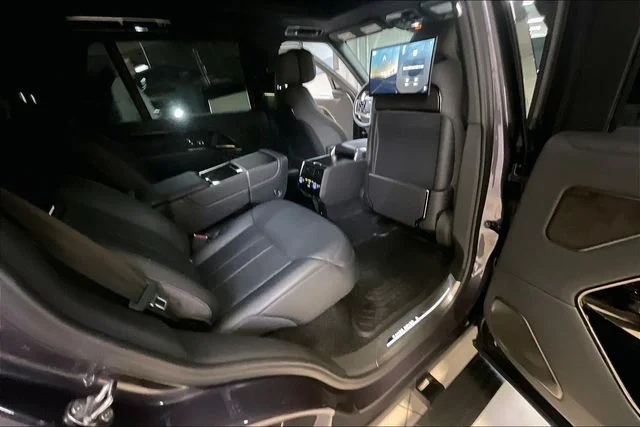 Used 2024 Gray Land Rover SV image 12