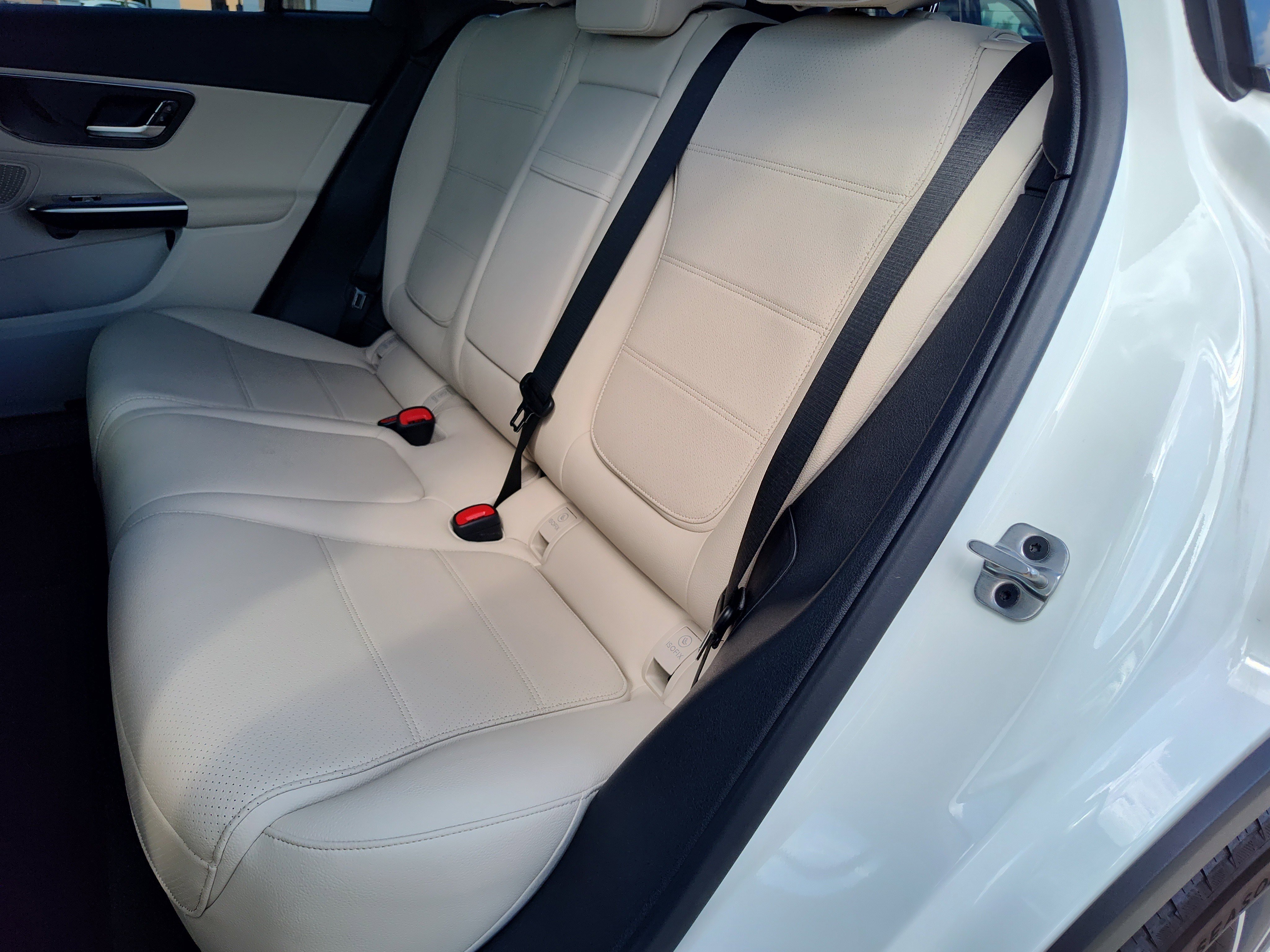 New 2026 Polar White Mercedes-Benz GLC 300 image 29