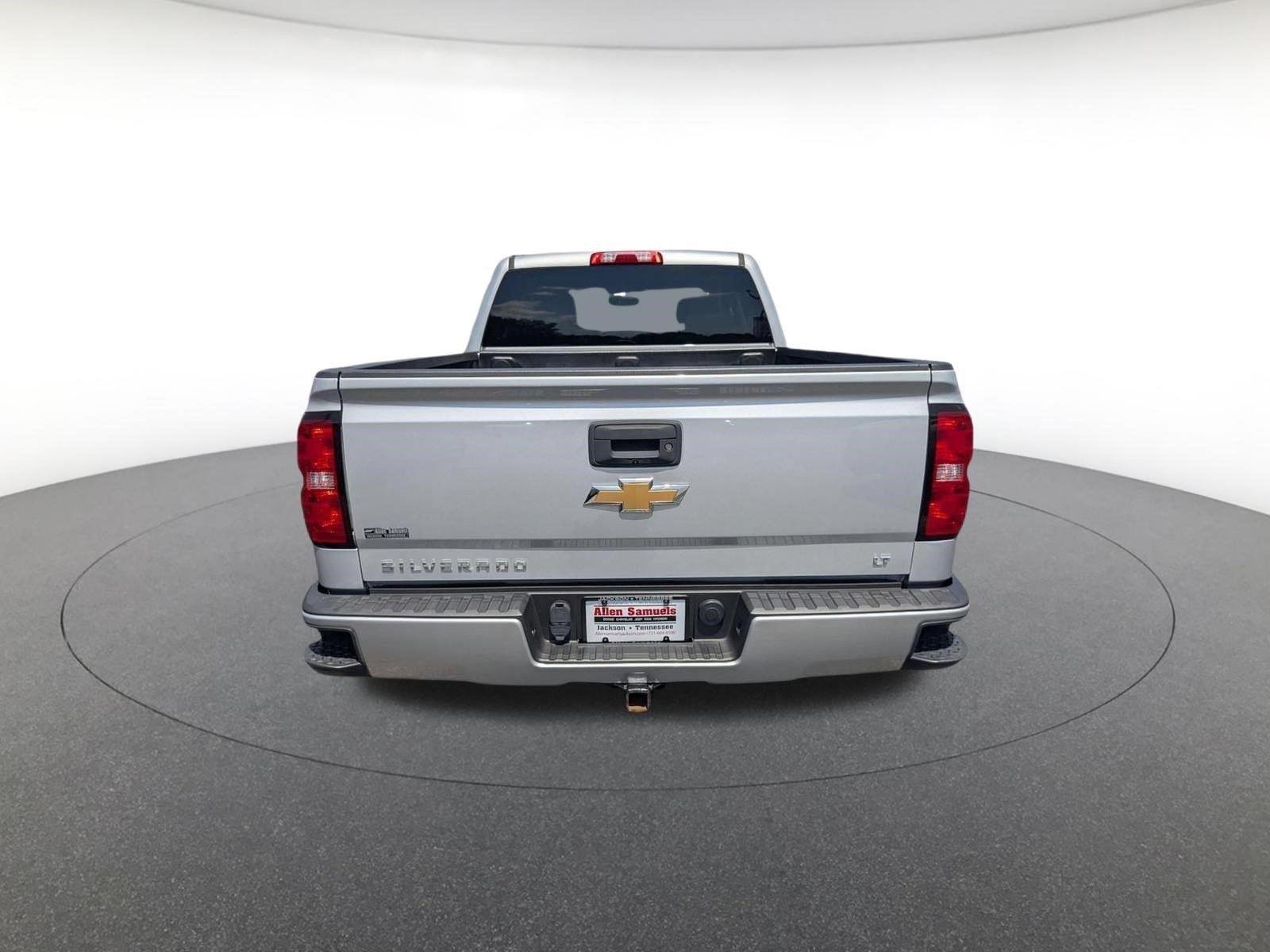 Used 2018 Silver Ice Metallic Chevrolet LT image 4