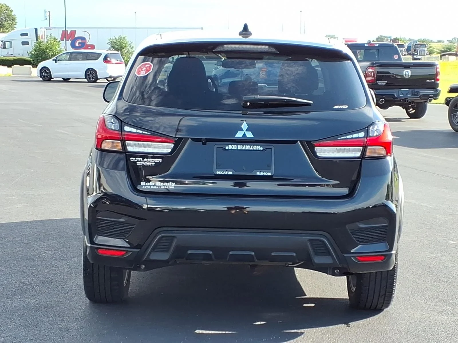 Used 2025 Labrador Black Pearl Mitsubishi ES image 11