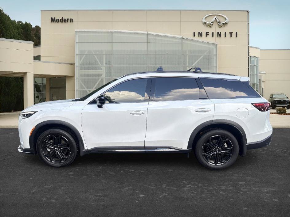Used 2026 Radiant White INFINITI SPORT image 11