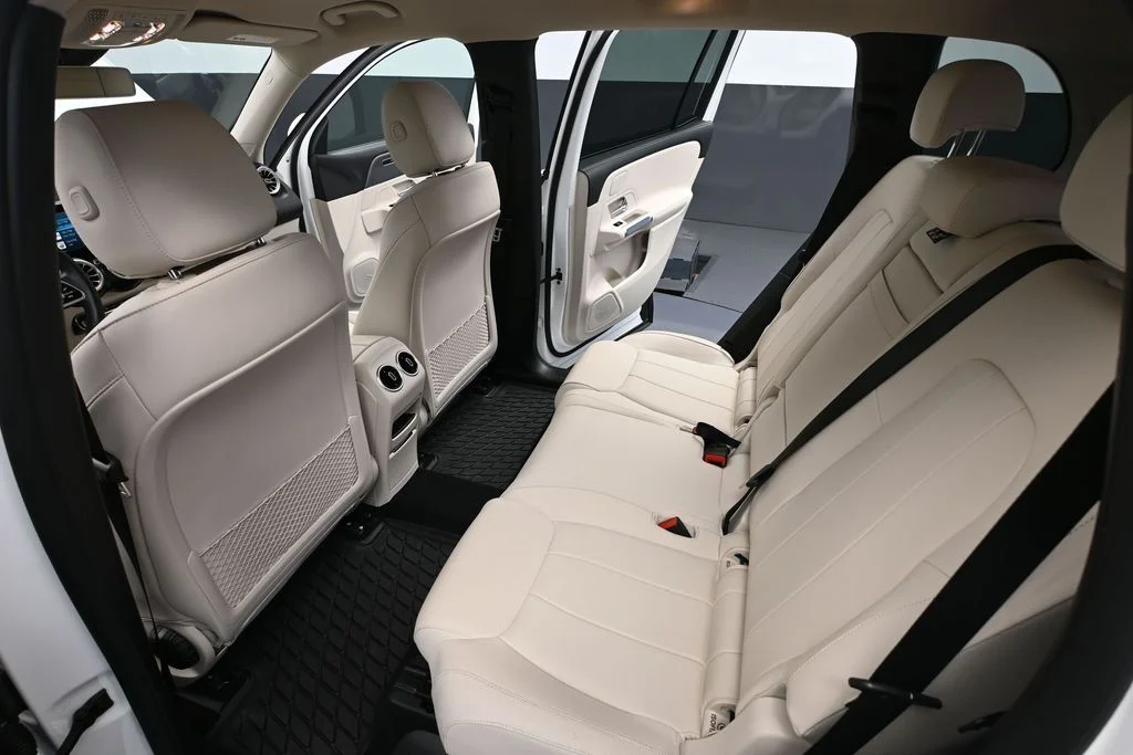Used 2022 White Mercedes-Benz 300 image 37