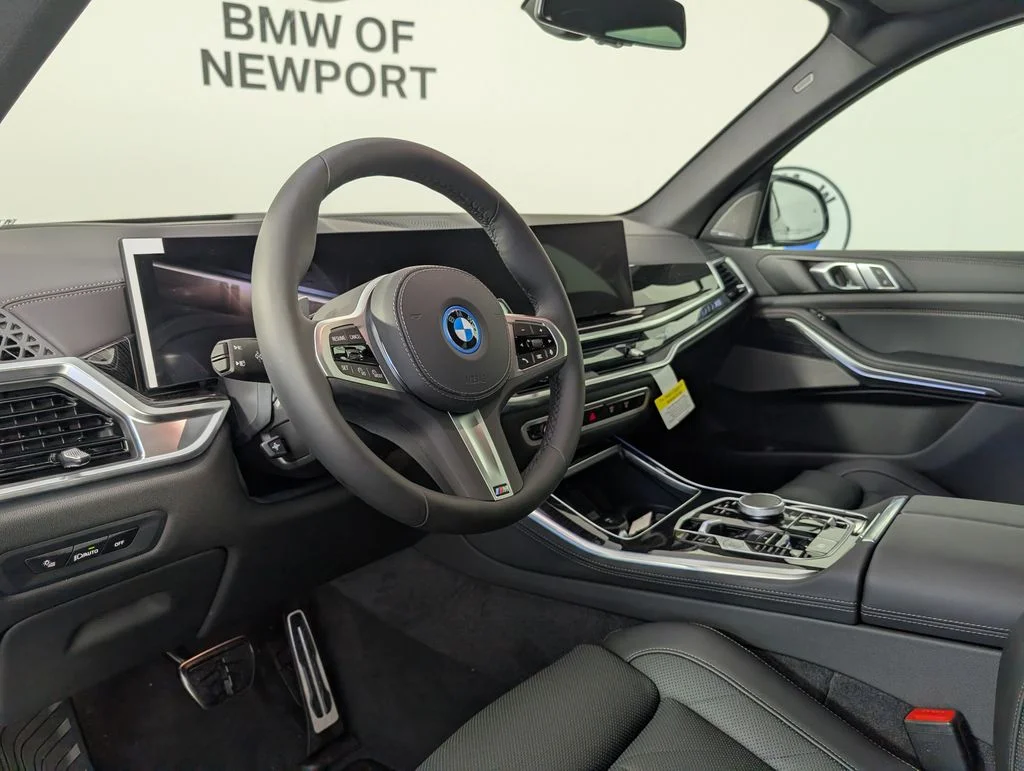 New 2026 Skyscraper Grey Metallic BMW xDrive50e image 11