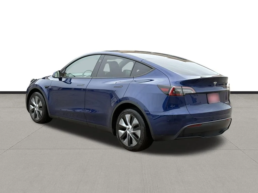 Used 2024  Tesla Long Range image 7