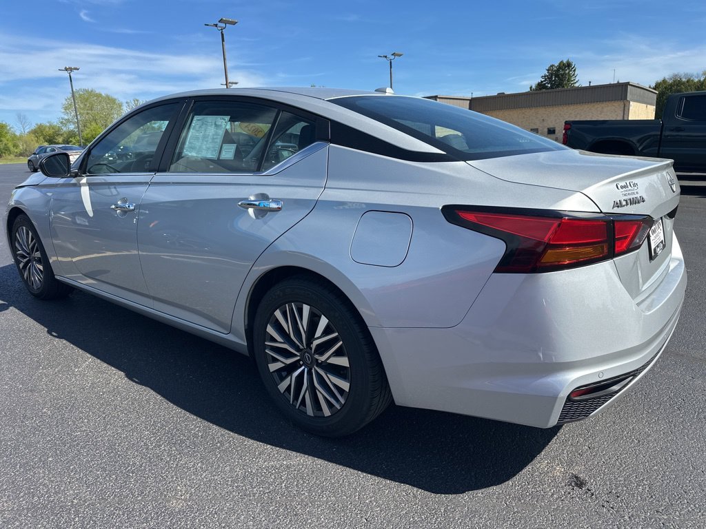 2024 Nissan Altima SV - Photo 3