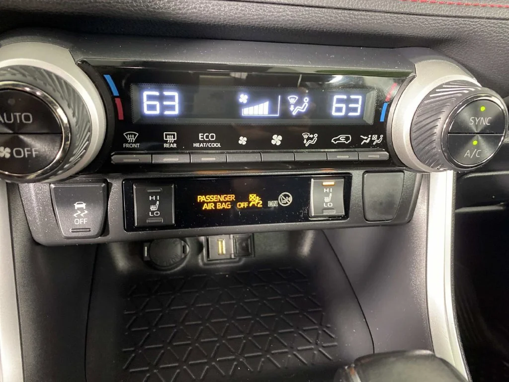Used 2022 Blueprint Toyota SE image 17