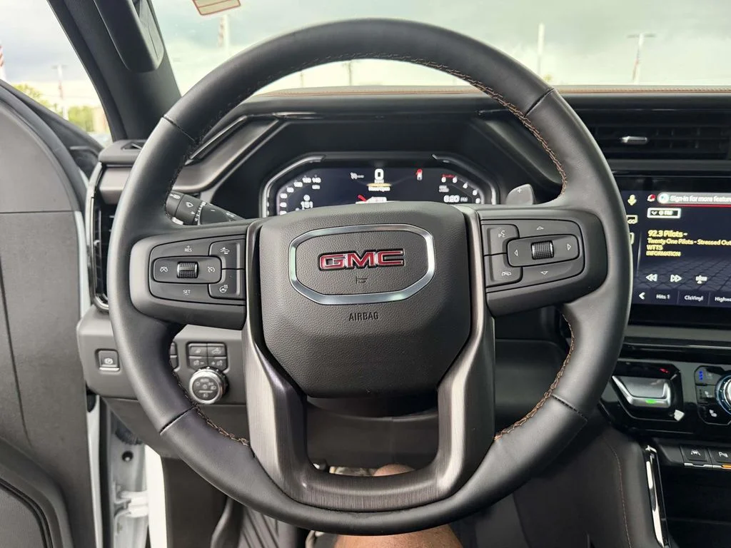Used 2025 White GMC AT4 image 28