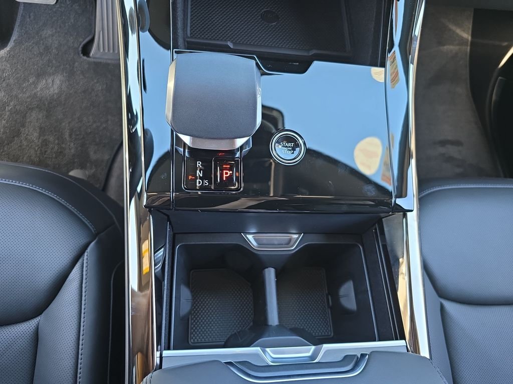 New 2026 Fuji White Land Rover SE image 26