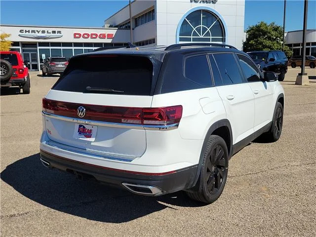 Used 2025  Volkswagen 2.0T SE w/Technology Front-Wheel Drive image 4