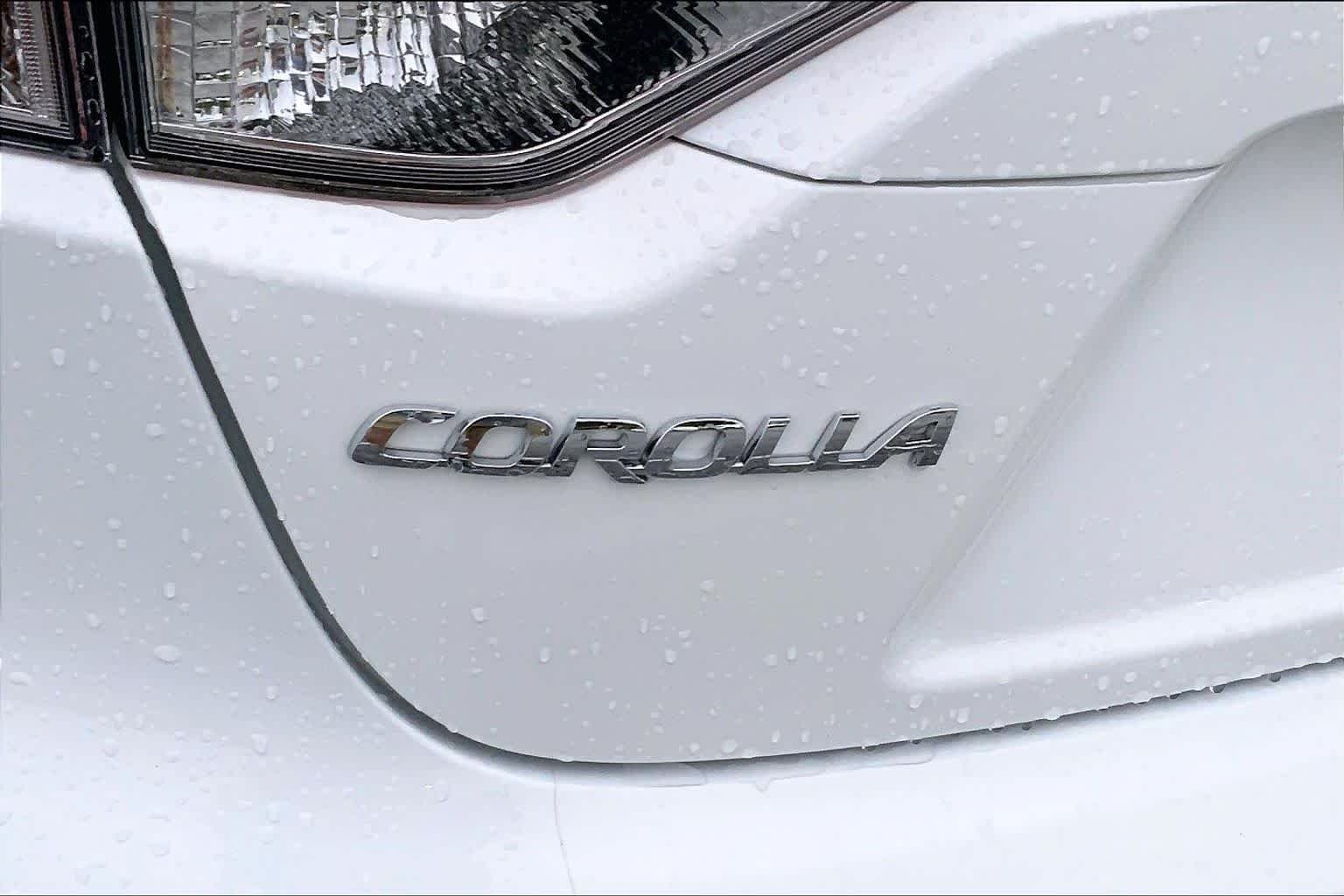 Used 2023 Ice Cap Toyota LE image 30