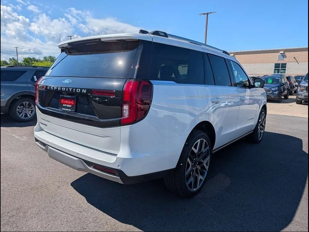 New 2026 Star White Metallic Tri-Coat Ford Platinum image 3