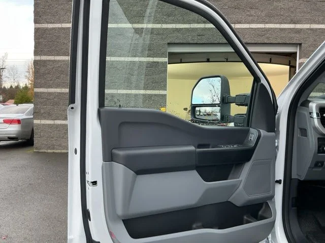 New 2026 Oxford White Ford XL image 9