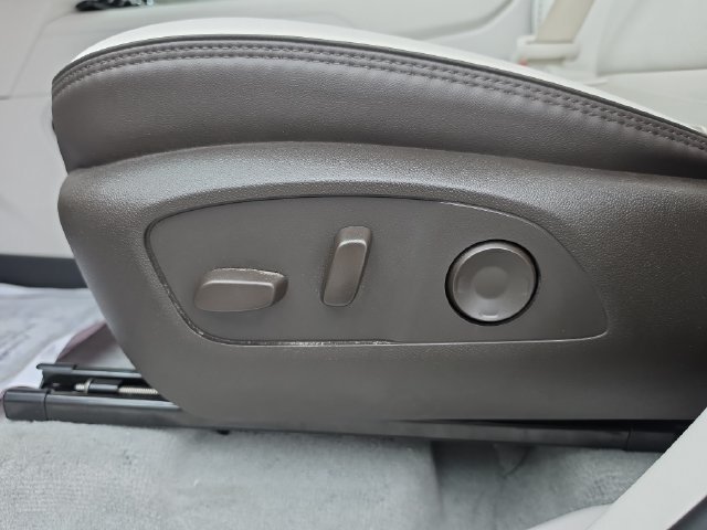 2026 GMC Acadia Denali - Photo 19