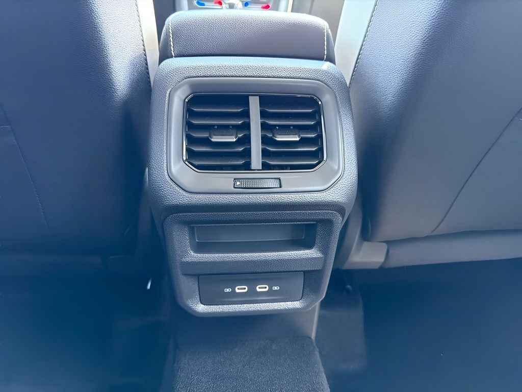 New 2026 Deep Black Pearl Volkswagen 1.5T SE image 20