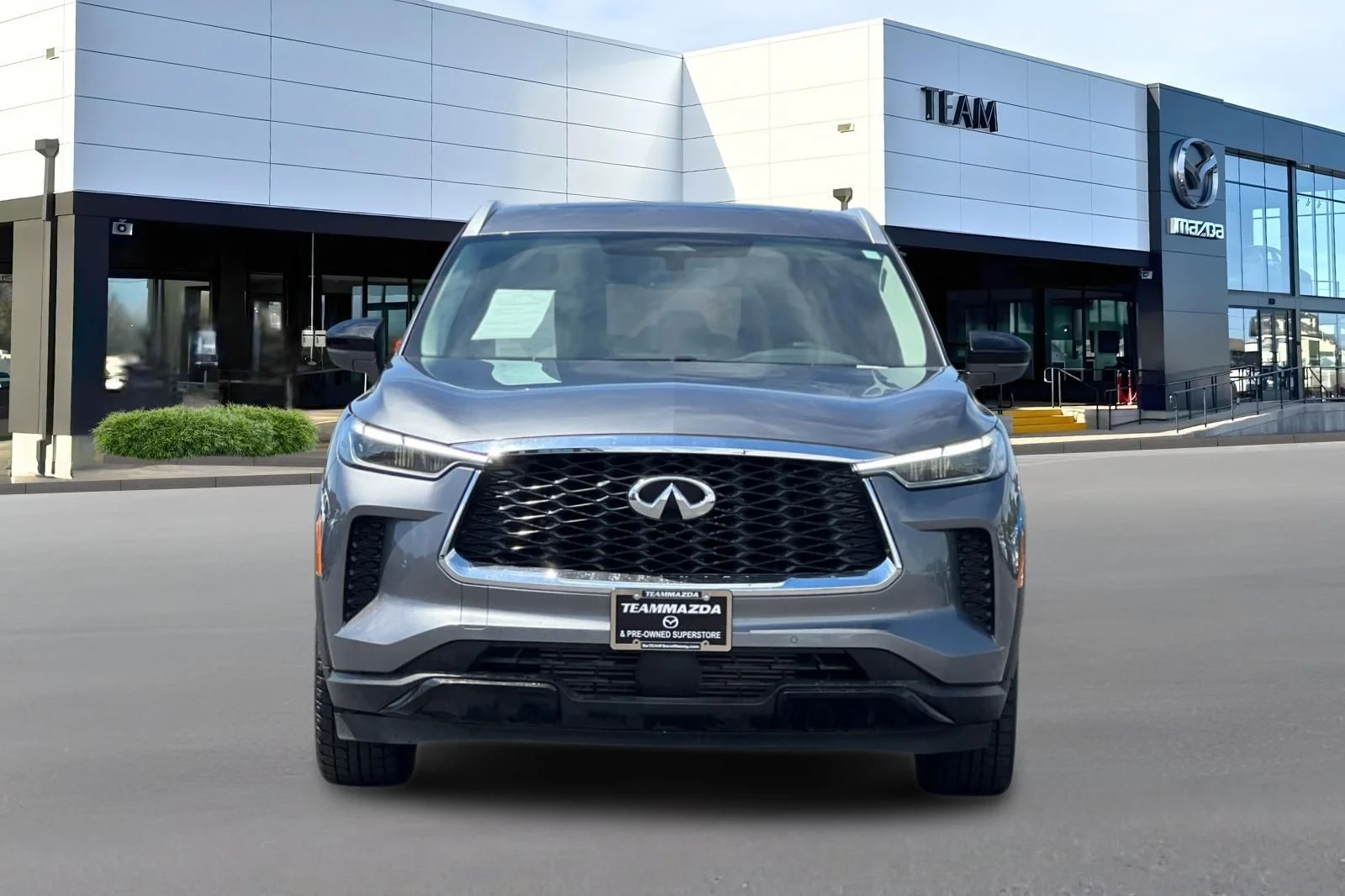 Used 2025 Gray INFINITI LUXE image 6