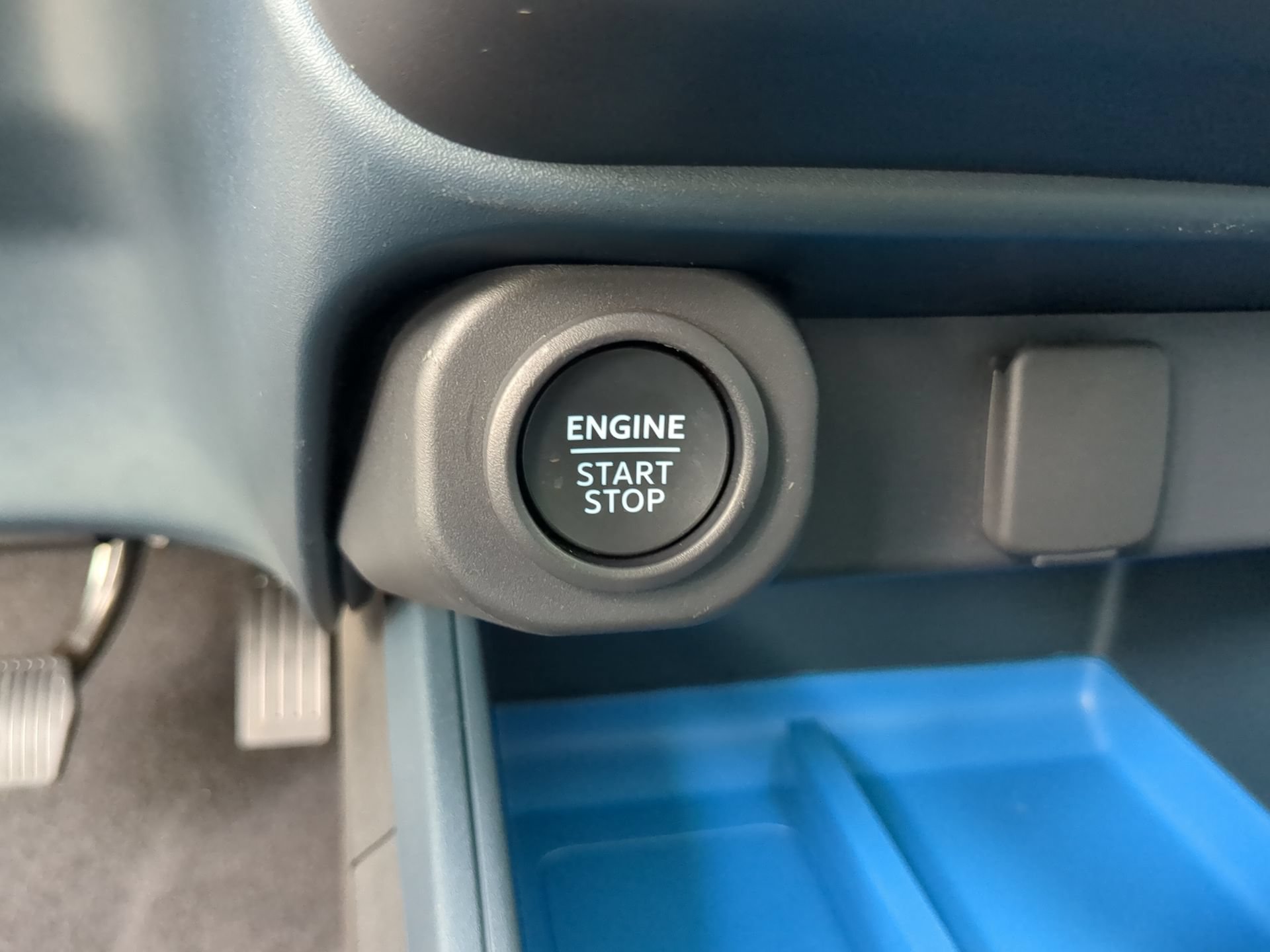 New 2026 Carbonized Gray Metallic Ford XLT image 63